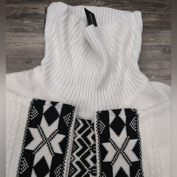 Black Rivet Cowl Neck ❄️ Poncho - Picture 12 of 12